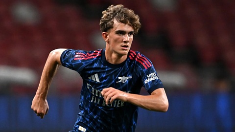  Thần đồng 15 tuổi đang gây sốt tại Arsenal là ai?