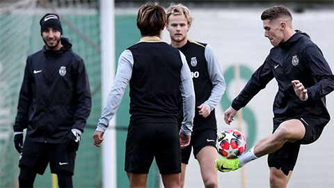  Hành vi trên sân tập cho thấy con người thật của Viktor Gyokeres