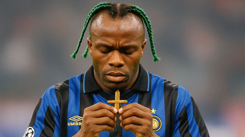  Taribo West, chuyên gia dùng bùa chú khiến cả đội Inter xanh mặt