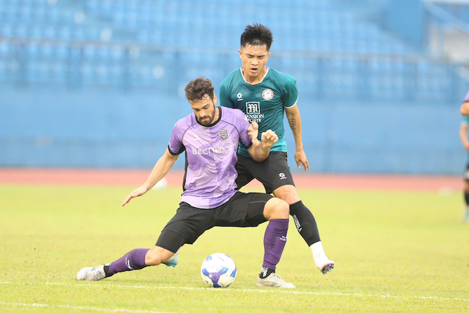 Ngoại binh của Becamex TP.HCM trong trận đấu giao hữu. Ảnh: Hoàng Tùng 