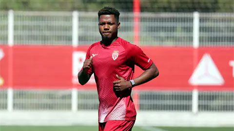  Tiền đạo Barca vừa sang Pháp đã gặp hạn