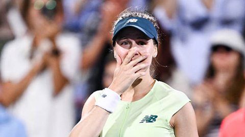  Mỹ nhân Eugenie Bouchard òa khóc khi giải nghệ ở tuổi 31