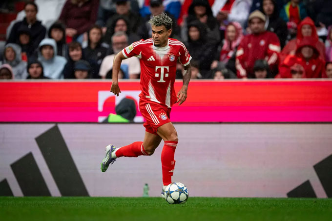 Fan Bayern rất thích thú trước màn trình diễn của Diaz