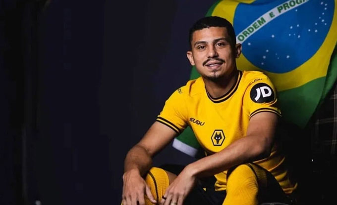 Andre được MU theo sát