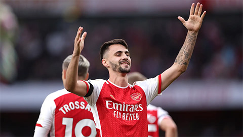  Arsenal khó thanh lý 'hàng thừa'