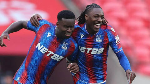  Arsenal, Newcastle và Liverpool 'xâu xé' Crystal Palace