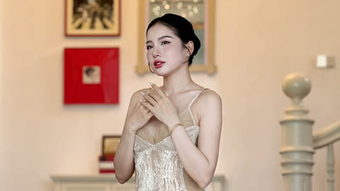  Loan Barbie khiến fan tan chảy khi khoe nét đẹp 'nàng thơ'