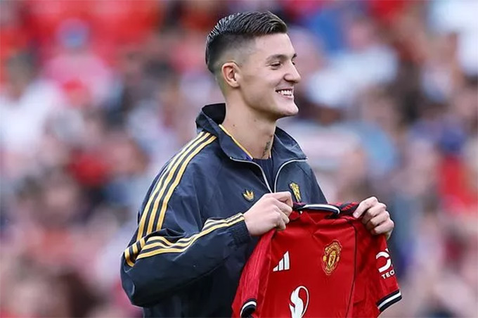 Sesko ra mắt NHM MU trên sân Old Trafford