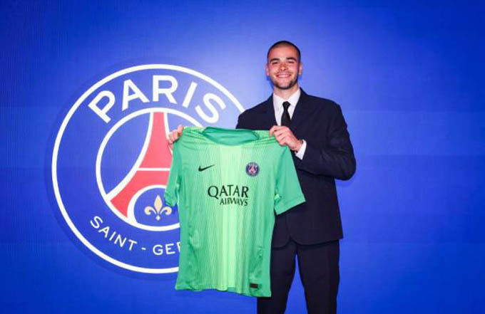 Lucas Chevalier ra mắt PSG