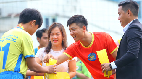  Chuyến bay nhiều nụ cười và hạnh phúc của Phan Văn Đức