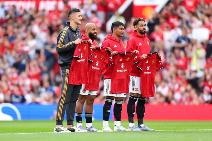 MU trình làng 4 tân binh tại Old Trafford