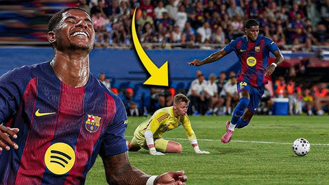  Marcus Rashford sút ra ngoài trước khung thành trống