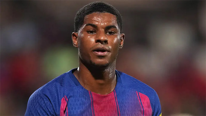 Rashford bỏ lỡ một pha ghi bàn đến khó tin ở chiến thắng 5-0 của Barca trước Como