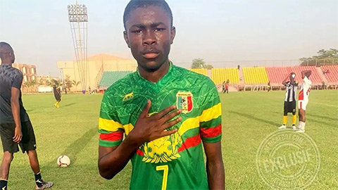  Barca mang về học viện La Masia 2 'viên kim cương đen'