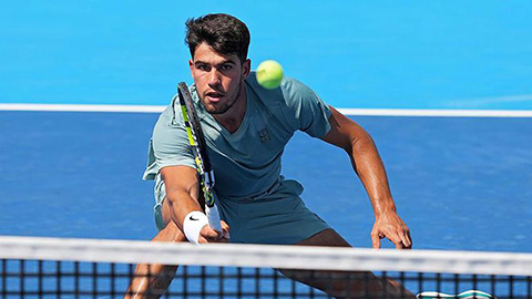  Carlos Alcaraz phô diễn sức mạnh trước Luca Nardi, vào tứ kết Cincinnati Open 2025