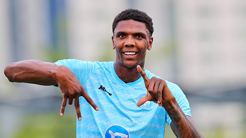  Báo Hàn Quốc lo tiền đạo cao bậc nhất thế giới nhập tịch Việt Nam