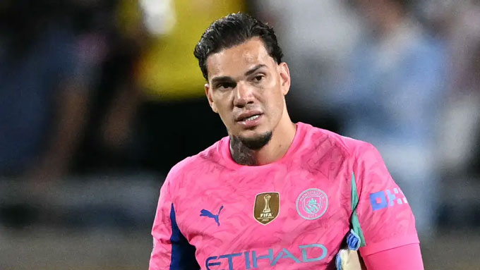 Tại Club World Cup hồi tháng 6, Ederson đã mô tả thông tin mình rời Man City là "99% là tin giả".