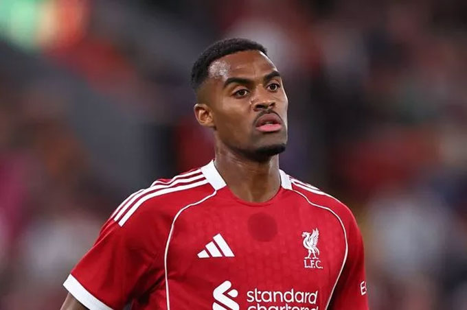 Liverpool vẫn chưa tìm ra phương án khỏa lấp nỗi nhớ Gravenberch