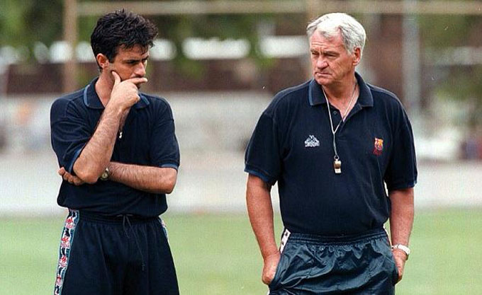 Nhưng Mourinho không chỉ cố tình dịch sai mà còn đóng vai trò là một trợ lý của Robson