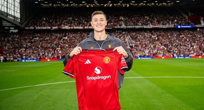 Benjamin Sesko đã sẵn sàng ghi bàn cho MU để trả hận Arsenal