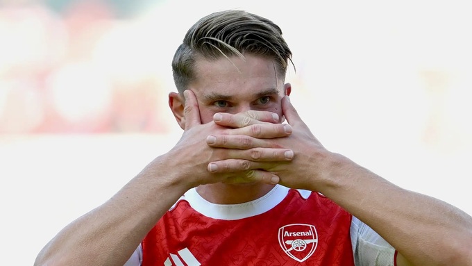 Việc Arsenal chốt mua Viktor Gyokeres và "quay xe" với Benjamin Sesko khiến trận đấu với MU đêm nay rất thú vị