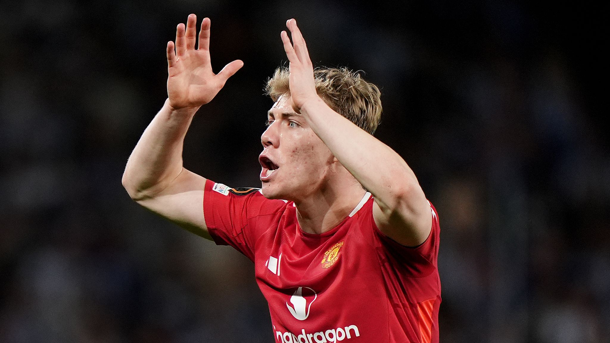 Khoảnh khắc Rasmus Hojlund biết mình đã hết thời gian ở MU