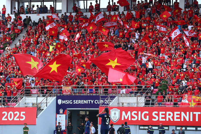 Các khán giả Hải Phòng luôn cổ vũ nhiệt tình cho ĐT nữ Việt Nam. Ảnh: Đức Cường 