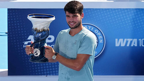  Alcaraz hạ gục Sinner trong... 23 phút để vô địch Cincinnati lần đầu tiên