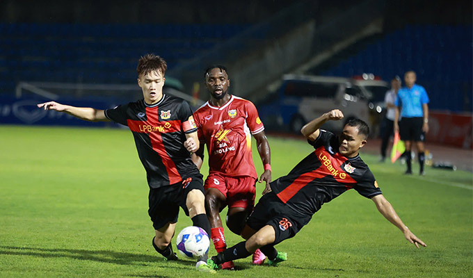 Hoàng Đức đánh dấu màn trở lại V.League với phong độ ấn tượng - Ảnh: Đức Cường