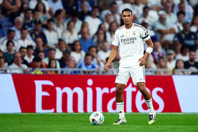 Những quả tạt của Trent chưa phát huy hiệu quả vì Mbappe không giỏi chơi đầu