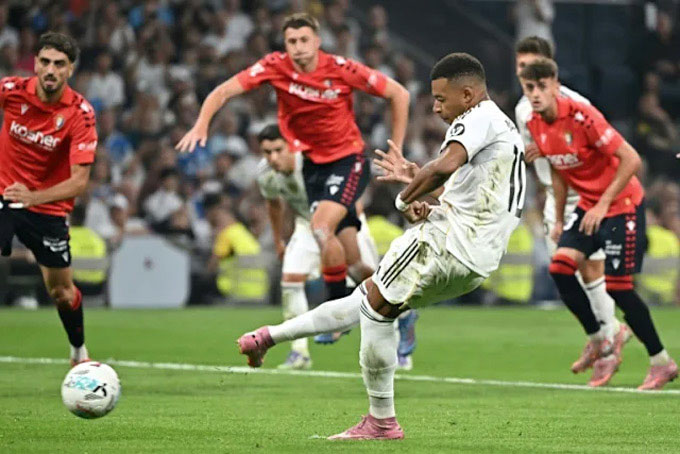 Mbappe ghi bàn duy nhất từ chấm phạt đền
