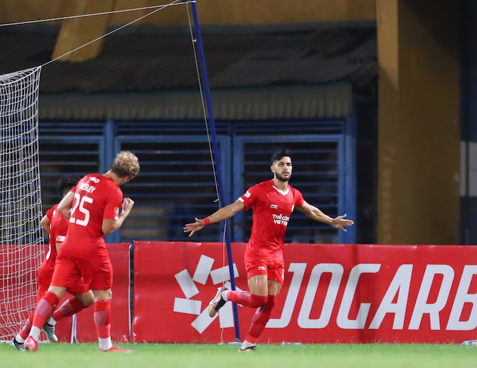 Thể Công Viettel tạm vươn lên đầu bảng. Ảnh: Đức Cường