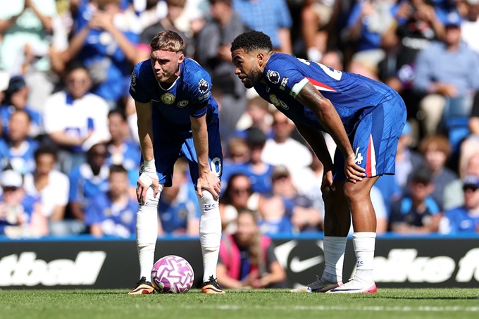 Cole Palmer và các đồng đội khởi đầu mùa giải bằng trận hòa 0-0 với Crystal Palace