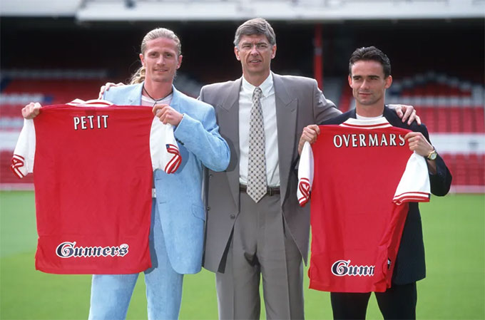 Petit nhanh chóng ký hợp đồng với Arsenal