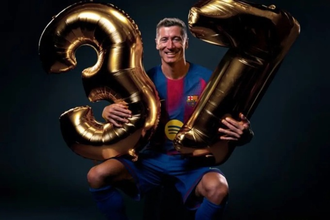 Tiền đạo Robert Lewandowski của Barca vừa tổ chức sinh nhật lần thứ 37