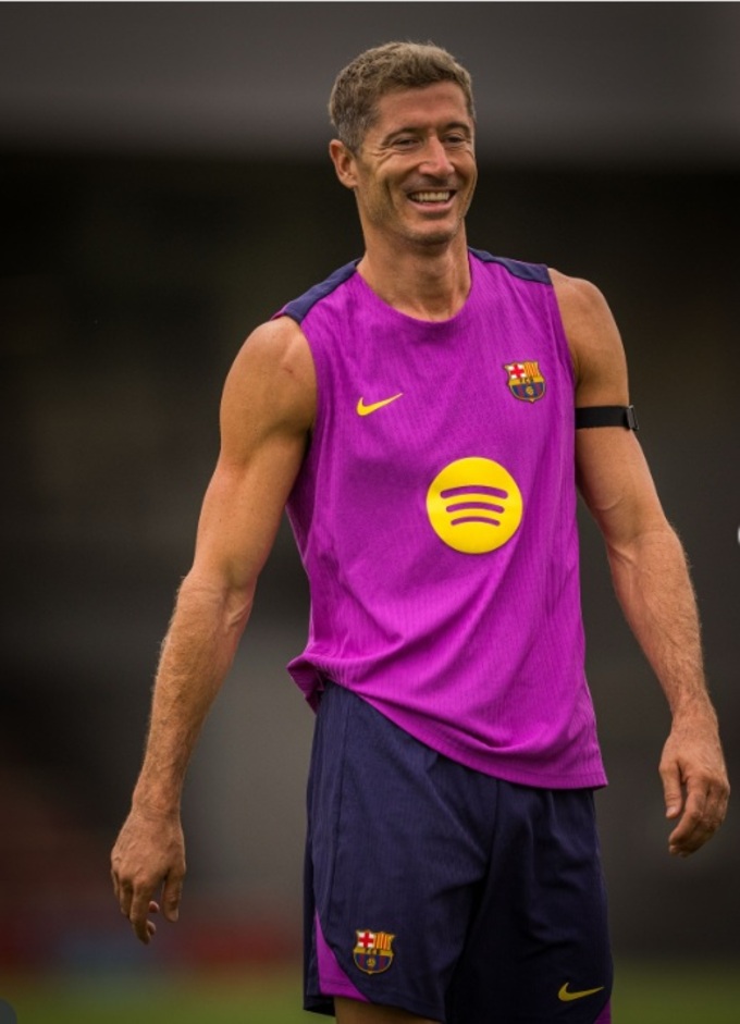 Lewandowski đã trở lại tập luyện và sẵn sàng chơi trận đầu tiên cho Barca ở La Liga 2025/26