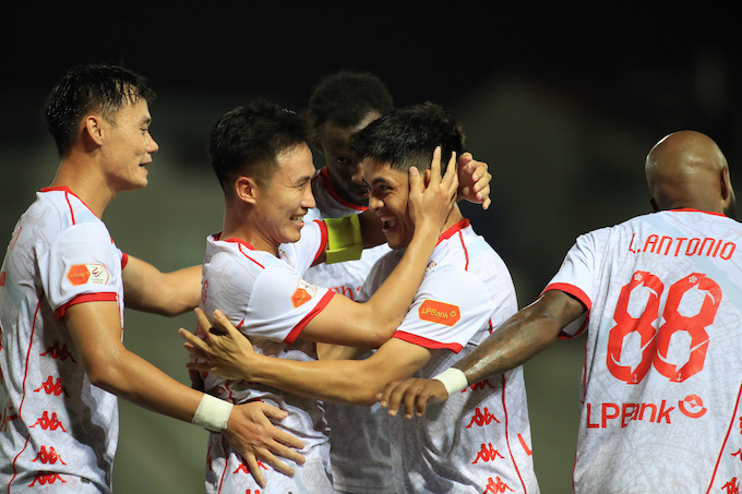 Niềm vui của Triệu Việt Hưng và đồng đội - Ảnh: Phan Tùng