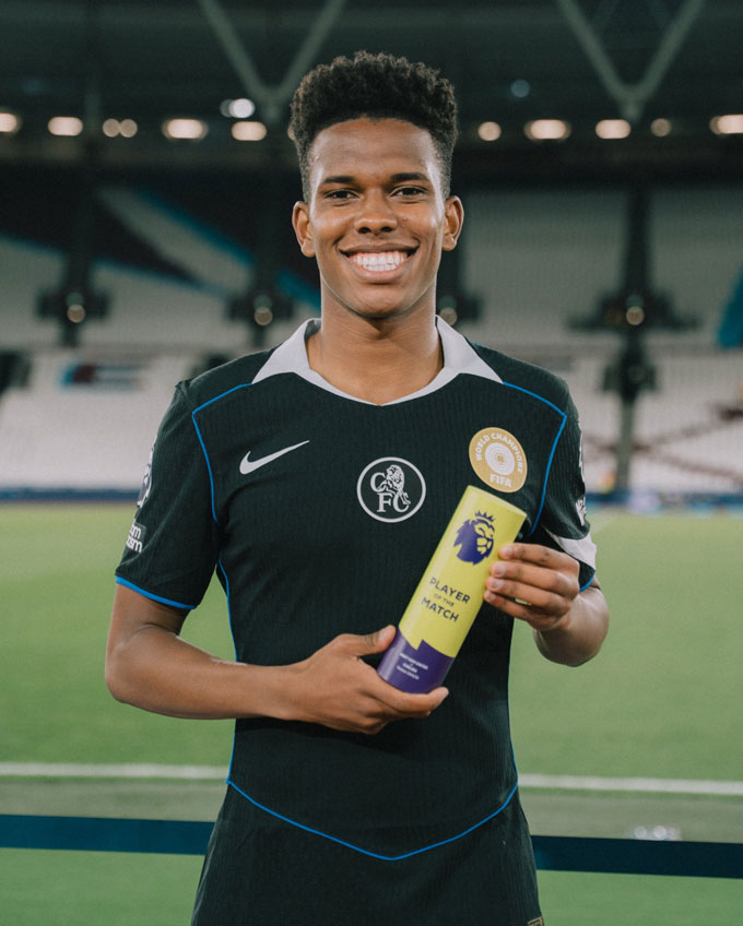 Estevao nhận giải cầu thủ hay nhất trận West Ham vs Chelsea khi thay Palmer đá chính