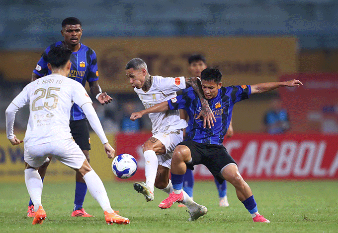 Ngoại binh của Hà Nội tiếp tục là tâm điểm bởi sự vô duyên trong dứt điểm