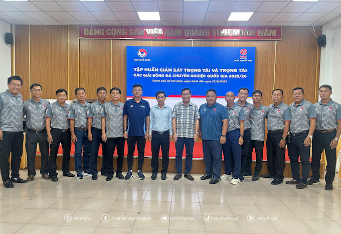 Các giám sát tại khoá tập huấn - Ảnh: VFF 