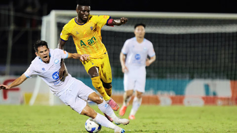  SLNA mất 1 bàn thắng đáng tiếc trước Nam Định?