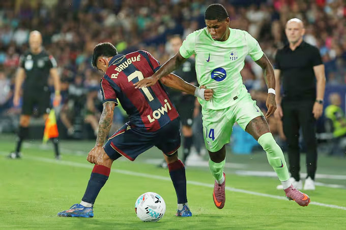 Rashford đá chính cho Barca ở trận gặp Levante nhưng không để lại nhiều dấu ấn