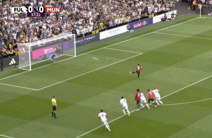 Bruno đá hỏng phạt đền ở phút 38