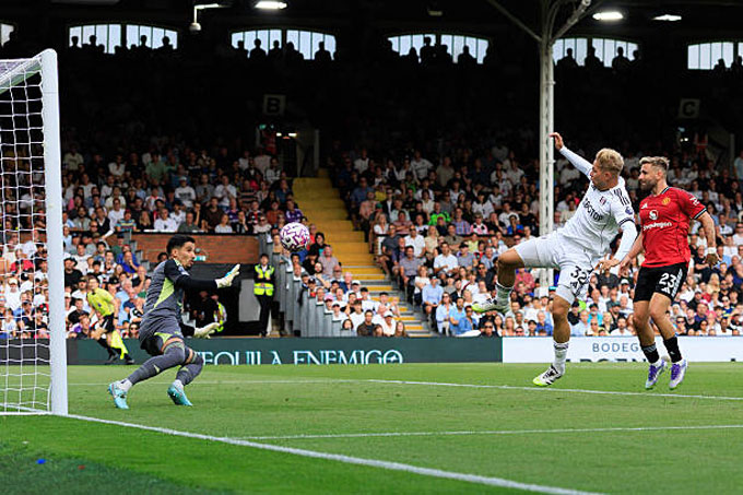 Smith-Rowe ghi bàn gỡ hòa cho Fulham