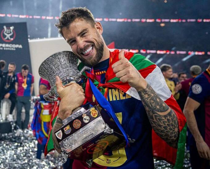 Inigo Martinez có đóng góp rất lớn vào thành công của Barca mùa trước.