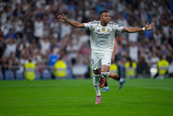 ĐT Pháp và Real đều hạnh phúc khi Mbappe bật chế độ hủy diệt