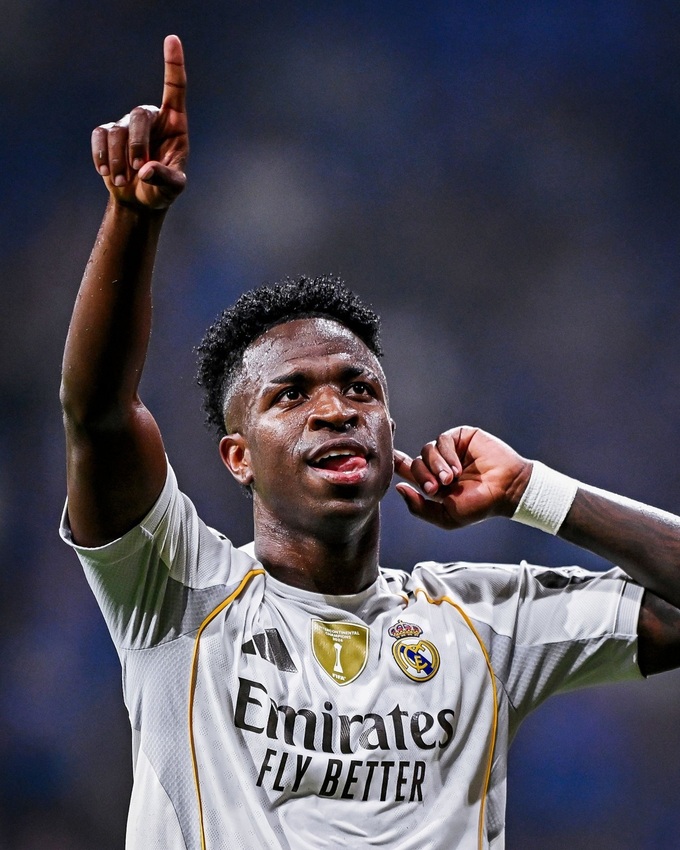 Vinicius Jr "tức nước vỡ bờ", thi đấu thăng hoa sau khi vào thay Rodrygo