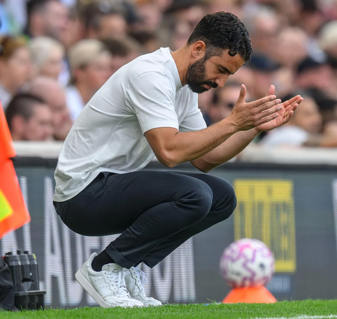 Amorim đang quá cứng nhắc với hệ thống 3-4-2-1