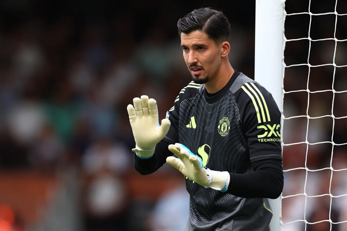 Bayindir không đủ khả năng chơi bóng ở Premier League