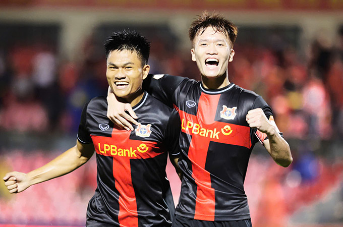 Gia Hưng (trái) lần đầu được triệu tập lên ĐT Việt Nam - Ảnh: Đức Cường